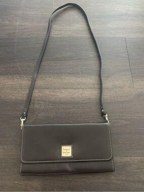 Dooney & Bourke Black Leather Medium Wallet Crossbody Clutch Removable Strap